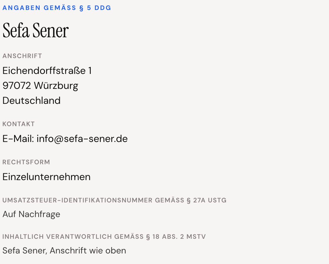 Anbieterkennzeichnung mit Name, Anschrift, Kontakt und Rechtsform. Die Angaben sind als Grafik hinterlegt und werden auf Anfrage per E-Mail in Textform zugesandt.
